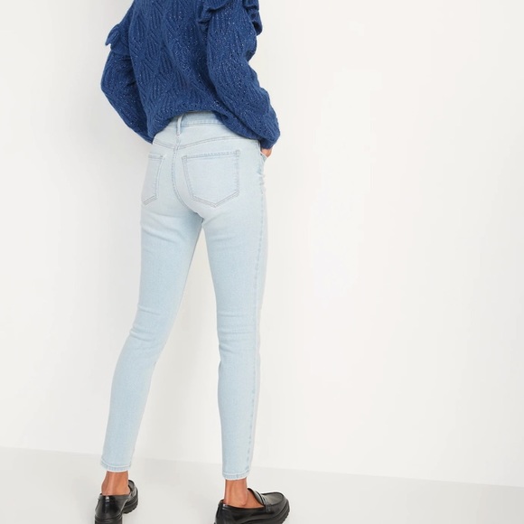 Old Navy | short mid-rise |distressed jeans| light blue | size 6 - Picture 10 of 11